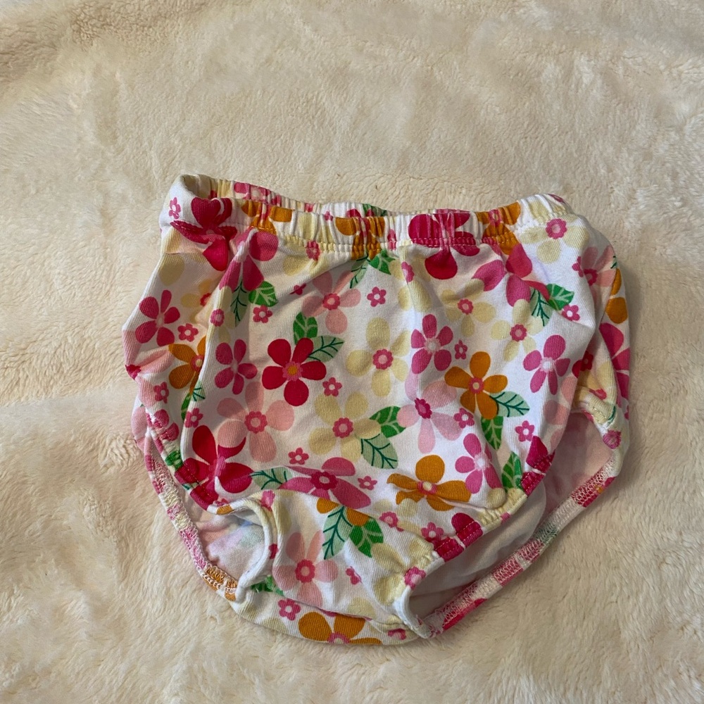 Baby girl button shorts size 3-6m